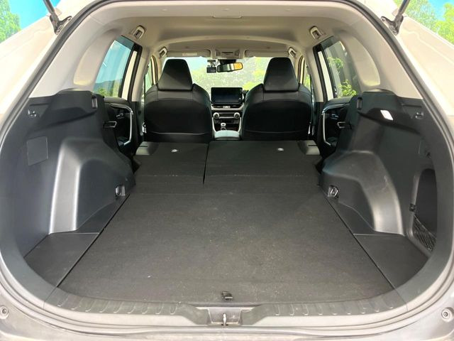 ���i�̂���������ʋ΁A���}���ɏ\���ȉ׎��X�y�[�X���m�ۂ��Ă���܂��B�Z�J���h�V�[�g��|���ƁA�傫�ȉו��̐ύڂ��\�ł���