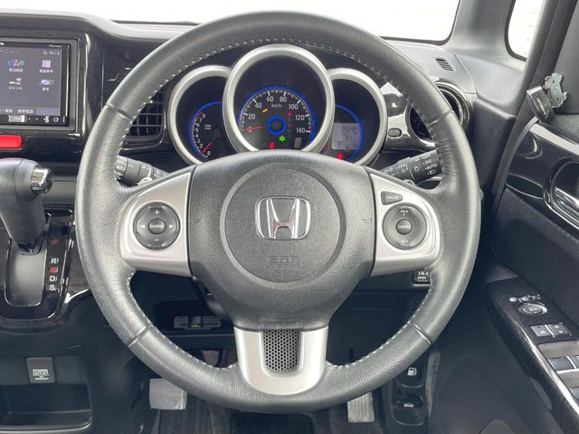 �y�����v�����X�e�A�����O�z�㎿�Ȋv���g�p���邱�ƂŁA��ɂ����������݂ƂĂ��^�]���₷���n���h���ł���