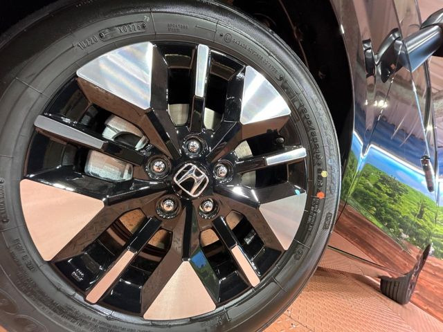 �y����16�C���`�A���~�z�C�[���z�O�ςɃ}�b�`���������A���~�z�C�[���𑕒����Ă���܂��B�e��ЊO�A���~�z�C�[����A�X�^�b�h���X�^�C�����戵�����Ă���܂��B���񂲑��k����������