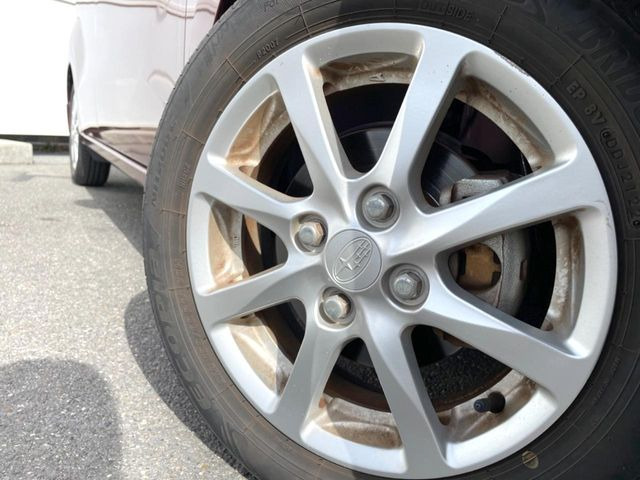 �y����14�C���`�A���~�z�C�[���z�O�ςɃ}�b�`���������A���~�z�C�[���𑕒����Ă���܂��B�e��ЊO�A���~�z�C�[����A�X�^�b�h���X�^�C�����戵�����Ă���܂��B���񂲑��k����������