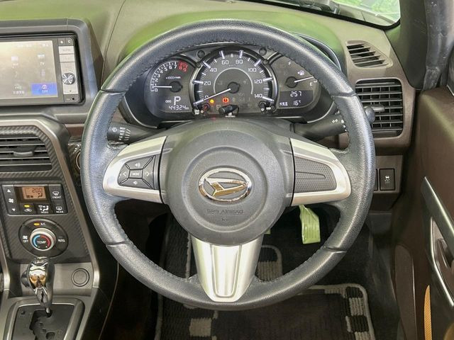 �y�X�e�A�����O�X�C�b�`�z�^�]���A�O������ڐ������炷���ƂȂ��A�I�[�f�B�I���̑��삪�\�ȕ֗��@�\!���S&���K�ȃh���C�u�����o���Ă���܂���