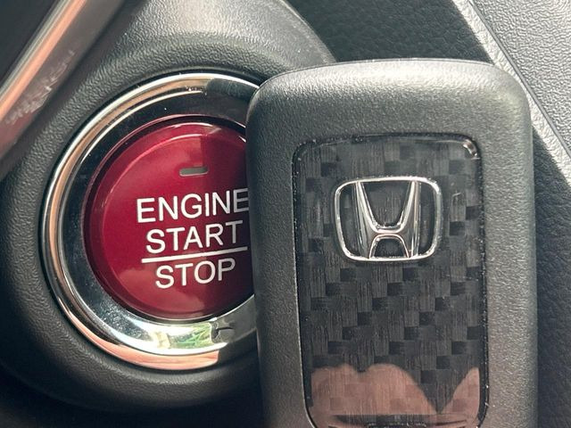 �yHonda�X�}�[�g�L�[�z�J�o����|�P�b�g�ɓ��ꂽ�܂܂ł��h�A�̎{���E�������\�ȃX�}�[�g�L�[�𑕔��B�G���W���̃I���E�I�t�����J�M�����o���K�v����������Ƃ��Ă��֗��ł���