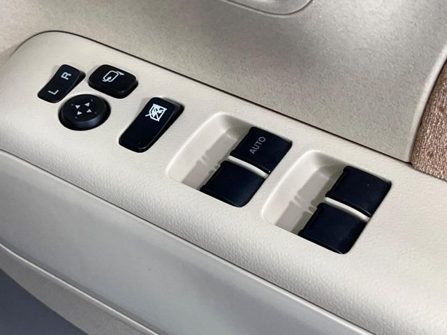 �y�d���i�[�~���[�z�T�C�h�~���[�͓d���i�[���ƂȂ��Ă���A�������ԏ�ł��L�Y�������X�N��}�����܂��B