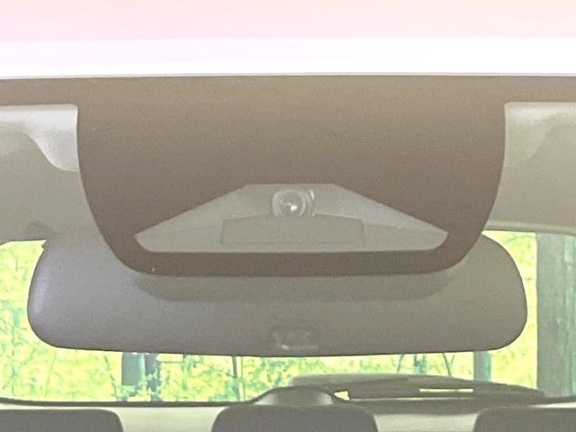 �y�z���_�Z���V���O�z���s���ɑO���̎ԗ�����F�����A�Փ˂������Ȏ��͌x��ƃu���[�L�ŏՓˉ���Ɣ�Q�y�����A�V�X�g�B�����S�Ƀh���C�u�����y���݂��������܂��B