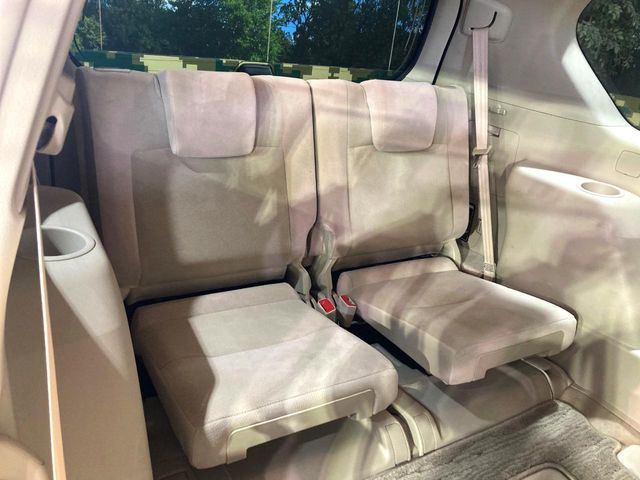 3列目シートはもちろん状態良好☆大人でもゆったりと座って頂けますので、大人数でのお出かけもラクラクです♪ご家族で、気の知れた仲間で、ドライブに行くのが楽しみですね♪
