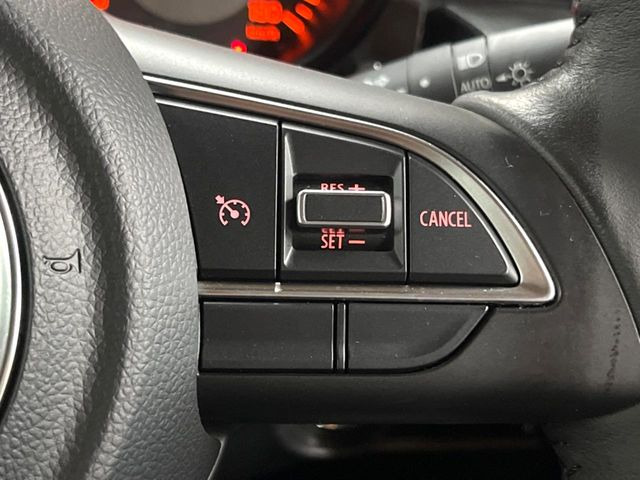 【クルーズコントロール】高速道路もラクラク走行。アクセルを離しても一定速度で走行ができ、長距離運転時の負担を軽減!加速・減速も簡単なスイッチ操作で調整できます。