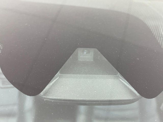 �y�G�}�[�W�F���V�[�u���[�L�z���s���ɑO���̎ԗ�����F�����A�Փ˂������Ȏ��͌x��ƃu���[�L�ŏՓˉ���Ɣ�Q�y�����A�V�X�g�B�����S�Ƀh���C�u�����y���݂��������܂��B