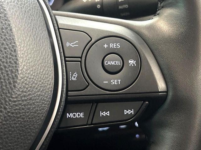 【レーダークルーズコントロール】高速道路での長距離走行が楽に!!自動で速度を保つクルーズコントロールが、衝突軽減システムと連携し、前方の車両を感知して車間を保つように速度調節してくれます!!