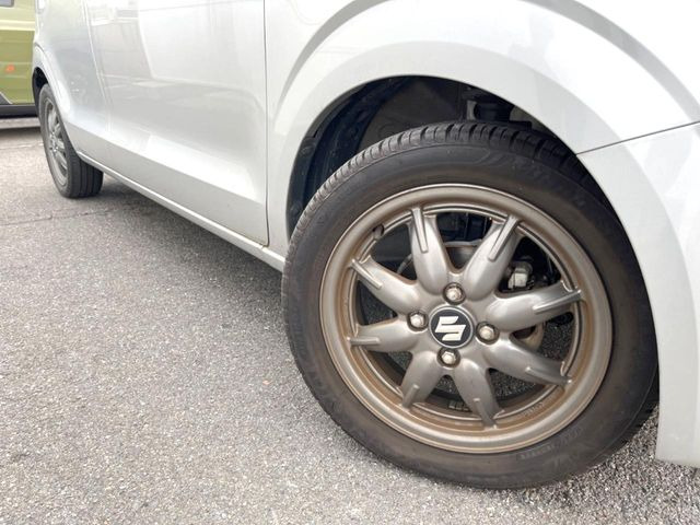 �y����15�C���`�A���~�z�C�[���z�O�ςɃ}�b�`���������A���~�z�C�[���𑕒����Ă���܂��B�e��ЊO�A���~�z�C�[����A�X�^�b�h���X�^�C�����戵�����Ă���܂��B���񂲑��k����������