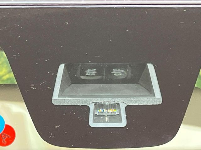 �y�X�}�[�g�u���[�L�T�|�[�g�z���s���ɑO���̎ԗ�����F�����A�Փ˂������Ȏ��͌x��ƃu���[�L�ŏՓˉ���Ɣ�Q�y�����A�V�X�g�B�����S�Ƀh���C�u�����y���݂��������܂��B