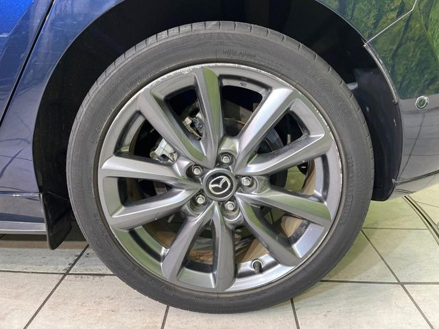 �y����18�C���`�A���~�z�C�[���z�O�ςɃ}�b�`���������A���~�z�C�[���𑕒����Ă���܂��B�e��ЊO�A���~�z�C�[����A�X�^�b�h���X�^�C�����戵�����Ă���܂��B���񂲑��k����������