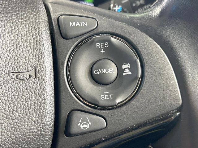 【アダプティブクルーズコントロール】高速道路での長距離走行が楽に!!自動で速度を保つクルーズコントロールが、衝突軽減システムと連携し、前方の車両を感知して車間を保つように速度調節してくれます!!