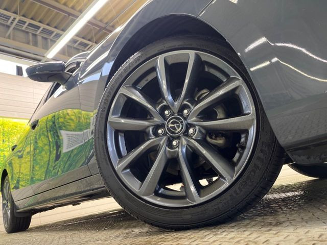 �y����18�C���`�A���~�z�C�[���z�O�ςɃ}�b�`���������A���~�z�C�[���𑕒����Ă���܂��B�e��ЊO�A���~�z�C�[����A�X�^�b�h���X�^�C�����戵�����Ă���܂��B���񂲑��k����������