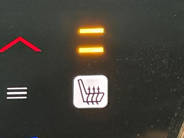 【シートヒーター】寒い日に重宝するシートヒーター!エアコンより早く温まってくれるので寒がりの人も安心ですね♪エアコンの温風は乾燥するから苦手、という方にもをおすすめです。