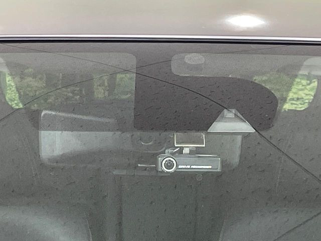 �y�G�}�[�W�F���V�[�u���[�L�z���s���ɑO���̎ԗ�����F�����A�Փ˂������Ȏ��͌x��ƃu���[�L�ŏՓˉ���Ɣ�Q�y�����A�V�X�g�B�����S�Ƀh���C�u�����y���݂��������܂��B