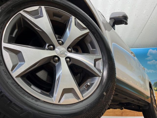 �y����17�C���`�A���~�z�C�[���z�O�ςɃ}�b�`���������A���~�z�C�[���𑕒����Ă���܂��B�e��ЊO�A���~�z�C�[����A�X�^�b�h���X�^�C�����戵�����Ă���܂��B���񂲑��k����������