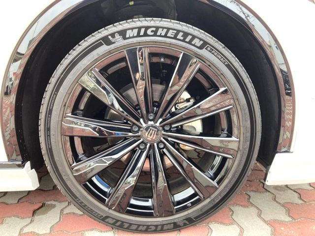 �y����21�C���`�A���~�z�C�[���z�O�ςɃ}�b�`���������A���~�z�C�[���𑕒����Ă���܂��B�e��ЊO�A���~�z�C�[����A�X�^�b�h���X�^�C�����戵�����Ă���܂��B���񂲑��k����������