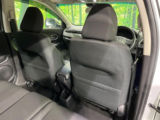 後部座席も気になるようなキズ・汚れやへたり等、大きなダメージはなく、良好な状態です。