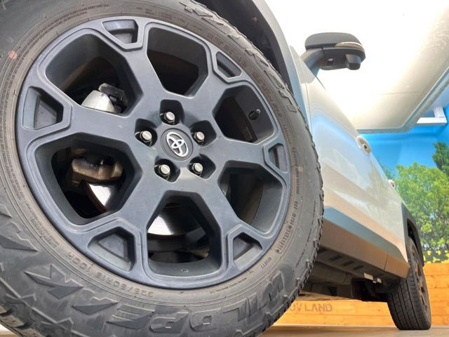 �y����18�C���`�A���~�z�C�[���z�O�ςɃ}�b�`���������A���~�z�C�[���𑕒����Ă���܂��B�e��ЊO�A���~�z�C�[����A�X�^�b�h���X�^�C�����戵�����Ă���܂��B���񂲑��k����������