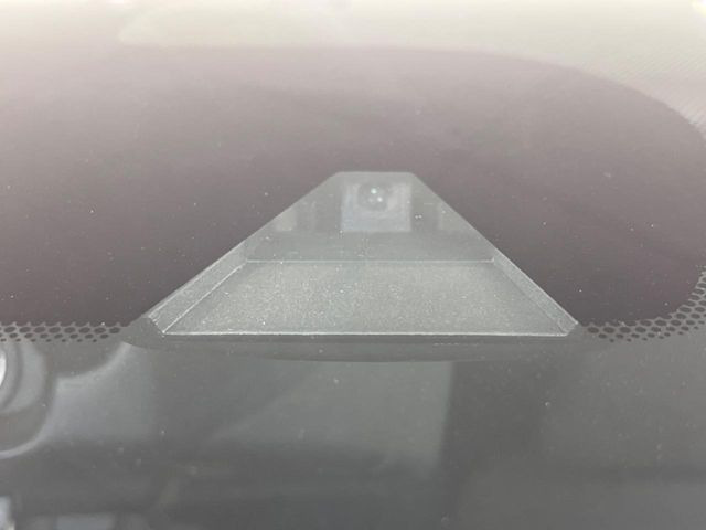 �y�G�}�[�W�F���V�[�u���[�L�z���s���ɑO���̎ԗ�����F�����A�Փ˂������Ȏ��͌x��ƃu���[�L�ŏՓˉ���Ɣ�Q�y�����A�V�X�g�B�����S�Ƀh���C�u�����y���݂��������܂��B