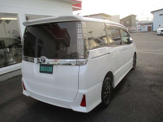 ヴォクシー2.0 ZS 煌II 4WD