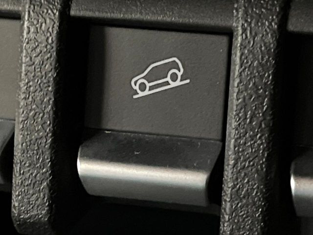 �y�_�E���q���A�V�X�g�z�}�ȍ⓹������Ƃ��Ɏ����Ńu���[�L�𐧌�A���̒ᑬ�x��ۂ��܂��B�ᓹ�∫�H�ȂǊ���₷���H�ʂ̉����ł��^�C�������b�N���Ȃ�������S!�n���h������ɏW���ł��܂�!