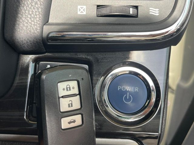 �y�X�}�[�g�L�[�z�J�o����|�P�b�g�ɓ��ꂽ�܂܂ł��h�A�̎{���E�������\�ȃX�}�[�g�L�[�𑕔��B�G���W���̃I���E�I�t�����J�M�����o���K�v����������Ƃ��Ă��֗��ł���