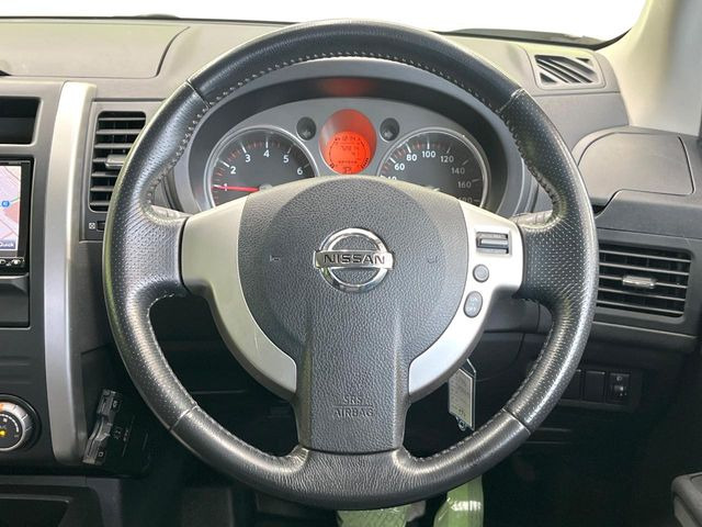 �y�����v�����X�e�A�����O�z�㎿�Ȋv���g�p���邱�ƂŁA��ɂ����������݂ƂĂ��^�]���₷���n���h���ł���