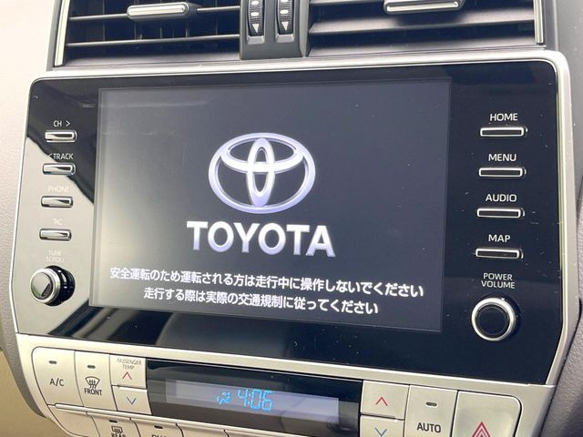 【メーカー純正ナビ】インテリアに溶け込むスタイリッシュな「専用設計」メーカーナビを装備♪視認性や操作性など基本性能にも優れ、より上質なカーライフをお楽しみいただけます。
