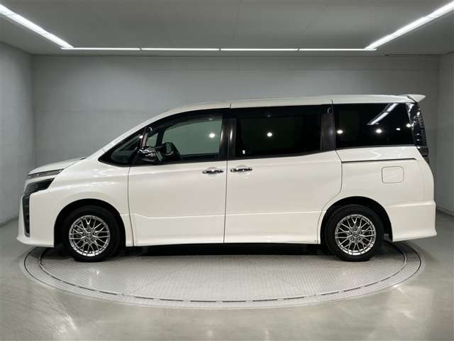 ヴォクシー1.8 ハイブリッド ZS 煌III