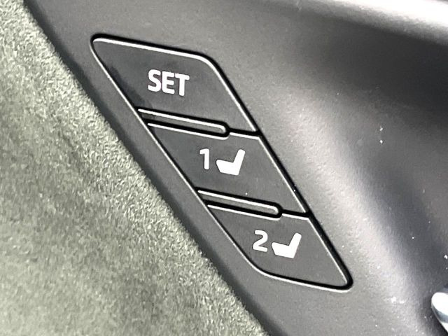 【メモリー機能付きパワーシート】ドライバーごとに設定したシート位置を記憶して、ボタン一つで切り替えできる便利な機能!運転する方が複数名いらっしゃるご家庭におすすめです♪