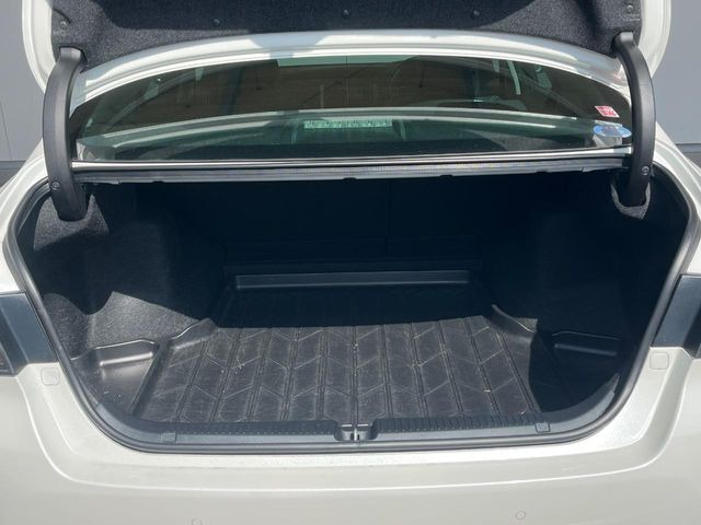 ���i�̂���������ʋ΁A���}���ɏ\���ȉ׎��X�y�[�X���m�ۂ��Ă���܂��B