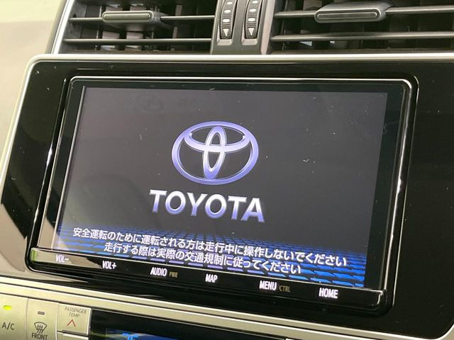 【純正ナビ】人気の純正ナビを装備しております。ナビの使いやすさはもちろん、オーディオ機能も充実!キャンプや旅行はもちろん、通勤や買い物など普段のドライブも楽しくなるはず♪