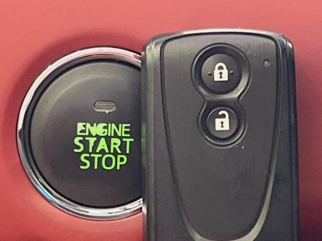 �y�L�[�t���[�V�X�e���z�J�o����|�P�b�g�ɓ��ꂽ�܂܂ł��h�A�̎{���E�������\�ȃX�}�[�g�L�[�𑕔��B�G���W���̃I���E�I�t�����J�M�����o���K�v����������Ƃ��Ă��֗��ł���