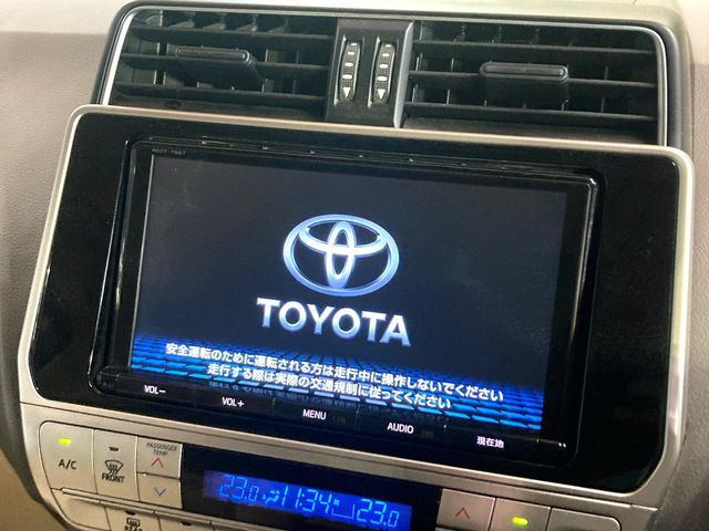 【純正ナビ】人気の純正ナビを装備。オーディオ機能も充実しており、Bluetooth接続すればお持ちのスマホやMP3プレイヤーの音楽を再生可能!毎日の運転がさらに楽しくなります!!