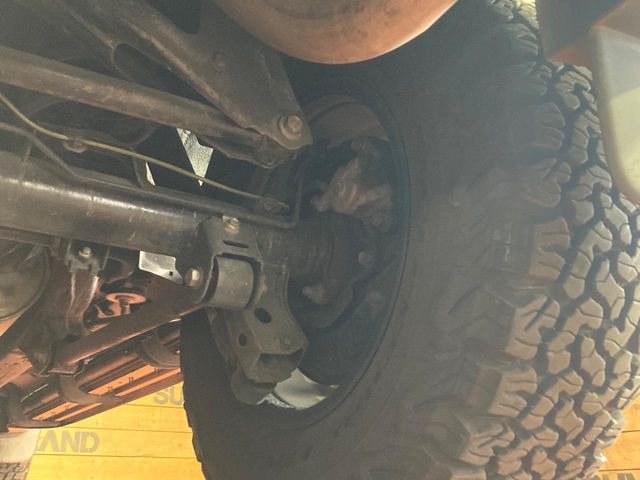 お車を安心してお乗りいただく為には、足回りの定期点検が欠かせません。サービスサポート(有償保証)では無料点検もご提供しており、安心のカーライフをお過ごしいただけるサポート体制が整っています。