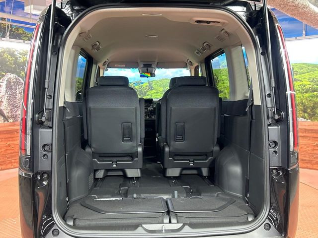 ���i�̂���������ʋ΁A���}���ɏ\���ȉ׎��X�y�[�X���m�ۂ��Ă���܂��B�Z�J���h�V�[�g��|���ƁA�傫�ȉו��̐ύڂ��\�ł���