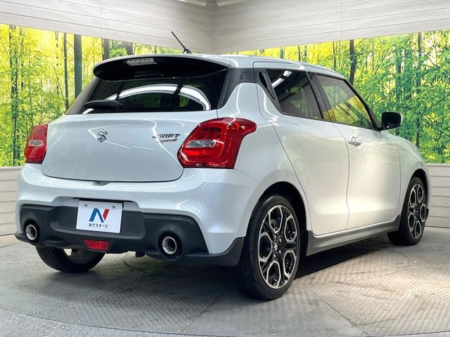 大好評を頂いておりますボディの弾スプラッシュコートも好評受付中。通常のガラスコートと異なる、耐久年数6年の無機質ガラスコーティングが、ボディをキレイな状態に保ってくれます。