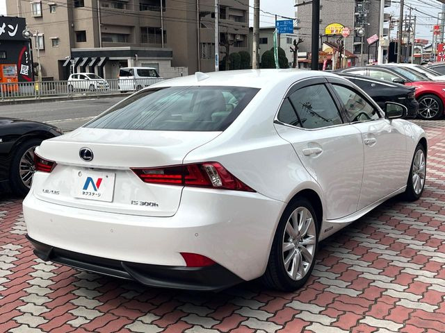 ☆全国のネクステージからお取り寄せが可能※!遠方の店舗に展示してあるクルマが気になる場合も、最寄りの店舗でご覧いただくことが可能です!是非私たちに要望をお聞かせください!※別途費用