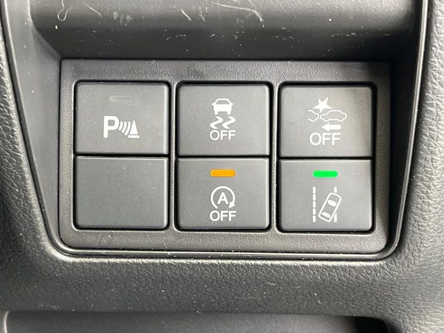 �y�z���_�Z���V���O�z���s���ɑO���̎ԗ�����F�����A�Փ˂������Ȏ��͌x��ƃu���[�L�ŏՓˉ���Ɣ�Q�y�����A�V�X�g�B�����S�Ƀh���C�u�����y���݂��������܂��B