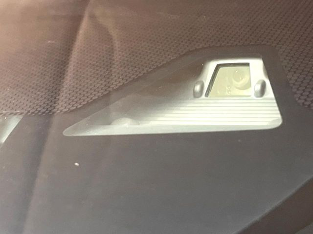 �y�z���_�Z���V���O�z���s���ɑO���̎ԗ�����F�����A�Փ˂������Ȏ��͌x��ƃu���[�L�ŏՓˉ���Ɣ�Q�y�����A�V�X�g�B�����S�Ƀh���C�u�����y���݂��������܂��B