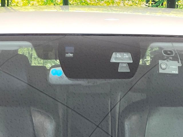 �y�X�}�[�g�u���[�L�T�|�[�g�z���s���ɑO���̎ԗ�����F�����A�Փ˂������Ȏ��͌x��ƃu���[�L�ŏՓˉ���Ɣ�Q�y�����A�V�X�g�B�����S�Ƀh���C�u�����y���݂��������܂��B