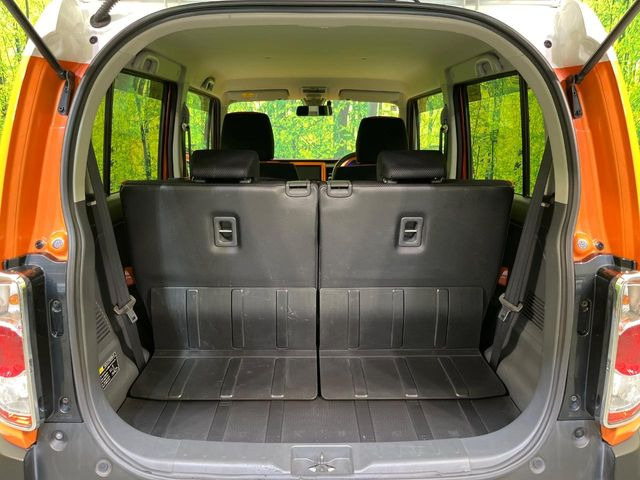 ���i�̂���������ʋ΁A���}���ɏ\���ȉ׎��X�y�[�X���m�ۂ��Ă���܂��B�Z�J���h�V�[�g��|���ƁA�傫�ȉו��̐ύڂ��\�ł���