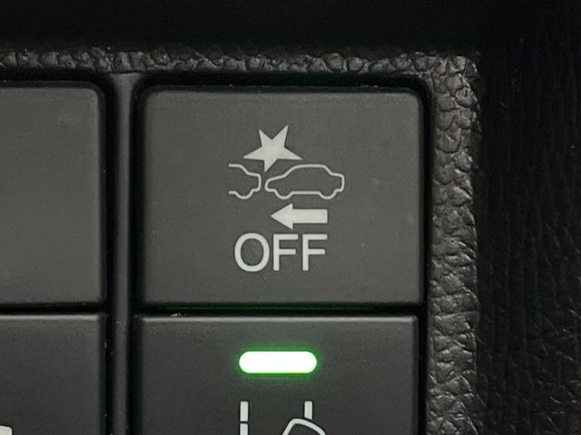 �y�z���_�Z���V���O�z���s���ɑO���̎ԗ�����F�����A�Փ˂������Ȏ��͌x��ƃu���[�L�ŏՓˉ���Ɣ�Q�y�����A�V�X�g�B�����S�Ƀh���C�u�����y���݂��������܂��B