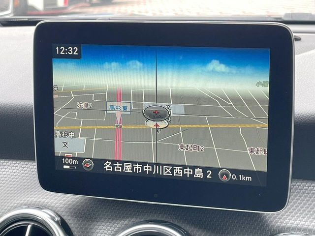 �����������i�r:��̊��̂���i�r�́A����������ԓ������o���Ă���܂��BBluetooth�Đ��ȂǃI�[�f�B�I�@�\���[�����Ă���܂��̂ŁA�^�]�����y���߂܂���