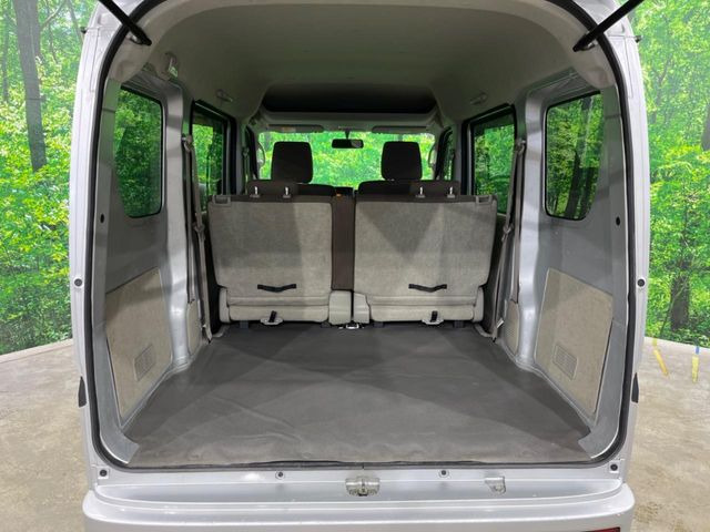 ���i�̂���������ʋ΁A���}���ɏ\���ȉ׎��X�y�[�X���m�ۂ��Ă���܂��B�Z�J���h�V�[�g��|���ƁA�傫�ȉו��̐ύڂ��\�ł���