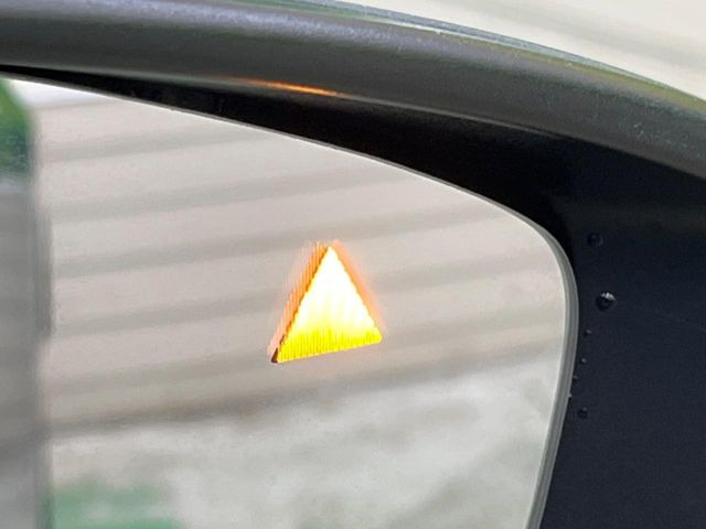 �y�u���C���h�X�|�b�g���j�^�����O�z���s���A�h�A�~���[�̎��p�ɂȂ�₷���ӏ��Ɍ㑱�Ԃ��ڋ߂���ƃT�C�h�~���[�t�߂Ɍx����\���A�h���C�o�[�ɒ��ӊ��N�����Ă���܂��B