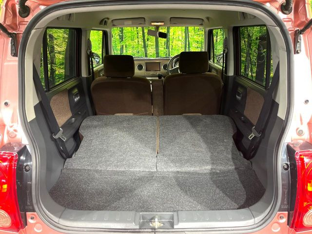 ���i�̂���������ʋ΁A���}���ɏ\���ȉ׎��X�y�[�X���m�ۂ��Ă���܂��B�Z�J���h�V�[�g��|���ƁA�傫�ȉו��̐ύڂ��\�ł���