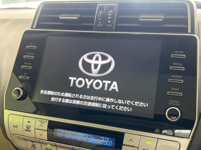 【メーカー純正9型ナビ】インテリアに溶け込むスタイリッシュな「専用設計」メーカーナビを装備♪視認性や操作性など基本性能にも優れ、より上質なカーライフをお楽しみいただけます。