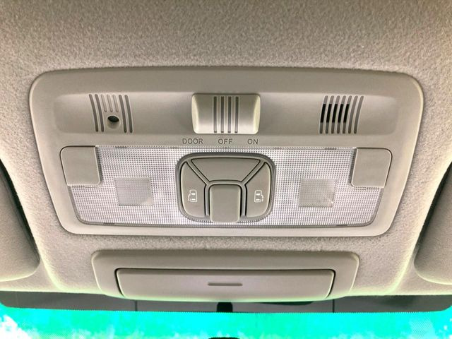 �y�����p���[�X���C�h�h�A�z�X�}�[�g�L�[��^�]�Ȃ̃X�C�b�`�Ō�ȗ����X���C�h�h�A�̊J���\���d��������͂����ăh�A���J����K�v�������A�����Ȃ��q�l�ł��ȒP�ɊJ���߂ł����K�ł���